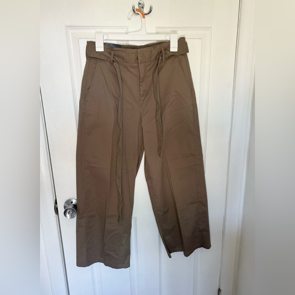 Banana Republic Women’s Khaki Color High Waisted Paperbag Island Pants size 2